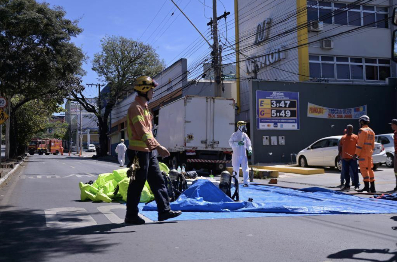 Av Presidente Carlos Luz em BH é fechada após vazamento de amônia em