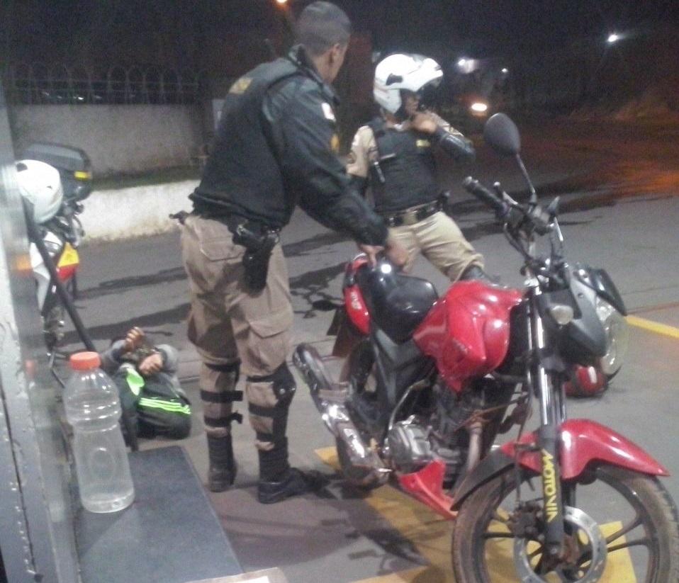 Foto: Ao procederem á abordagem, a guarnição constatou tratar-se de motocicleta com queixa de roubo.