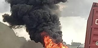 Ônibus foi tomado pelas chamas. — Foto: Redes Sociais