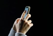 Homem tem celular furtado enquanto estava em bar no bairro Canadá, em Sete Lagoas