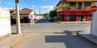 Motociclista fica ferido após acidente envolvendo dois carros no bairro Montreal, em Sete Lagoas