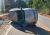 Motorista desvia de pedra na pista, perde controle e capota veículo em Inhaúma