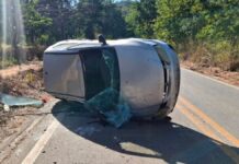 Motorista desvia de pedra na pista, perde controle e capota veículo em Inhaúma