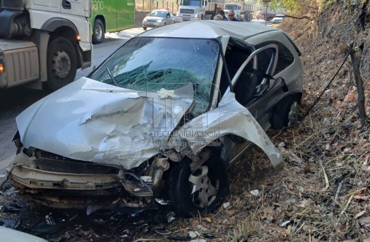 Motorista morre em grave acidente entre dois carros na MG-424, em Prudente de Morais