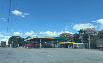 Quadrilha armada invade posto de combustíveis e rouba dinheiro às margens da BR-040, em Paraopeba