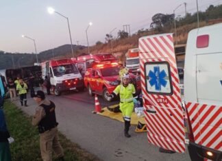 Atualização: motorista teria passado mal antes de ônibus tombar na BR-040; 16 pessoas ficaram feridas