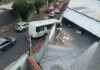 Micro-ônibus bate em muro e fica pendurado em barranco no bairro Jardim América, em BH