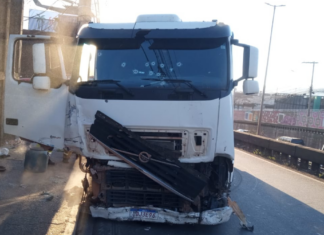 Caminhoneiro é baleado após perseguição policial e sequência de batidas no Anel Rodoviário de BH