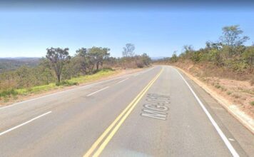 Duas pessoas ficam feridas em acidente envolvendo moto e carro na MG-010