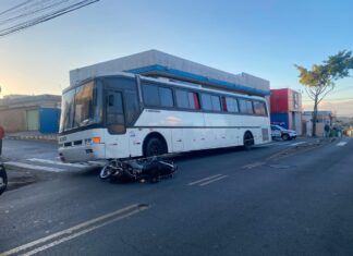 Passageira de motocicleta morre em grave acidente envolvendo ônibus em Belo Horizonte