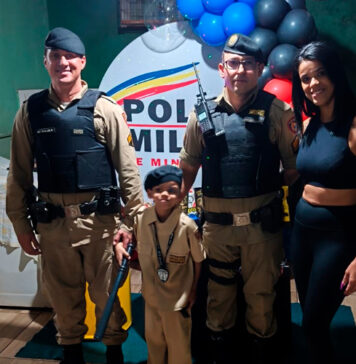 Garoto fã da Polícia Militar comemora aniversário ao lado dos militares em Sete Lagoas