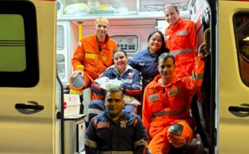 Bombeiros auxiliam mãe e recém-nascido após parto realizado antes da chegada do resgate em Belo Horizonte